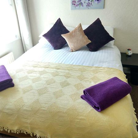Rowe Gardens - Self Catering - Guesthouse Style - Comfortable Twin Or Double Rooms - Quiet Residential Area Workington Kültér fotó