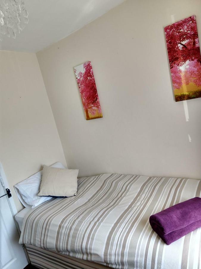 Rowe Gardens - Self Catering - Guesthouse Style - Comfortable Twin Or Double Rooms - Quiet Residential Area Workington Kültér fotó