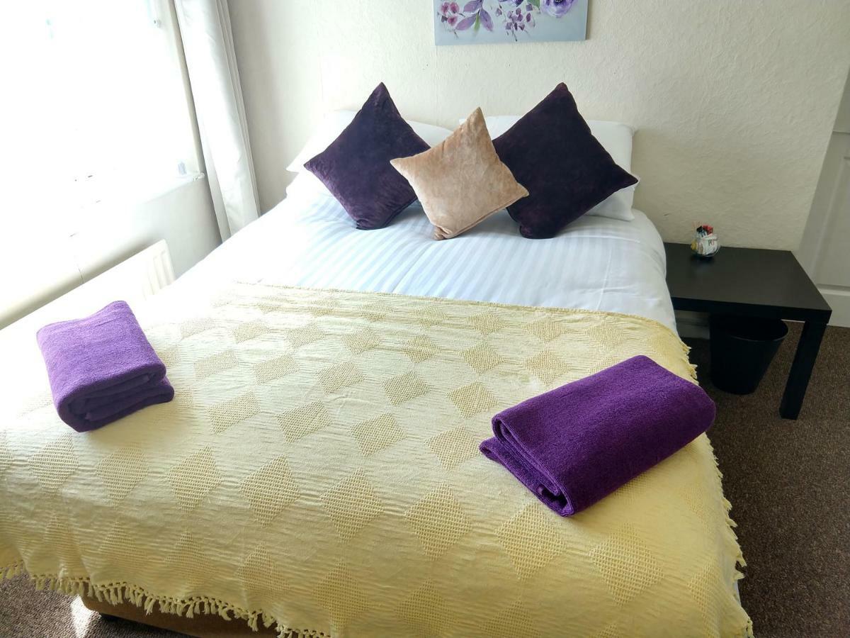 Rowe Gardens - Self Catering - Guesthouse Style - Comfortable Twin Or Double Rooms - Quiet Residential Area Workington Kültér fotó