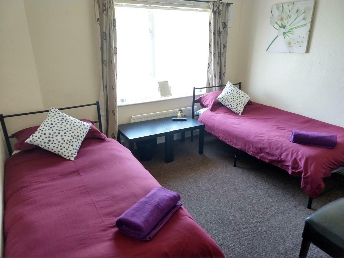 Rowe Gardens - Self Catering - Guesthouse Style - Comfortable Twin Or Double Rooms - Quiet Residential Area Workington Kültér fotó