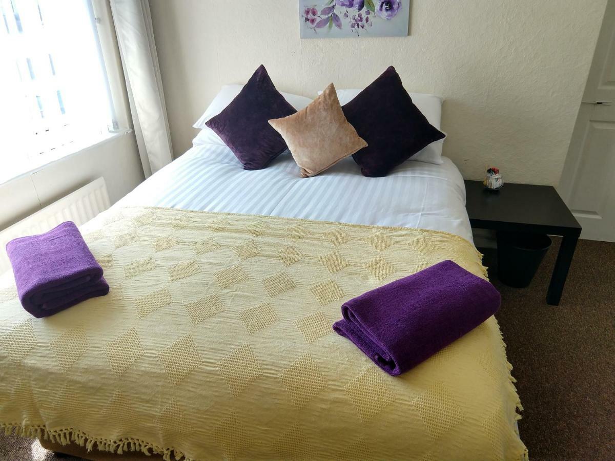 Rowe Gardens - Self Catering - Guesthouse Style - Comfortable Twin Or Double Rooms - Quiet Residential Area Workington Kültér fotó